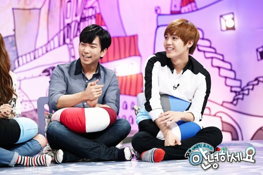 What are Hyuna and Mir’s worries? [Hello, Counselor]
