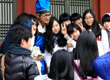 [WED/THU Drama 'Jeon Woo Chi'] Cha Tae Hyun Proves Popularity On Set Through Picture 