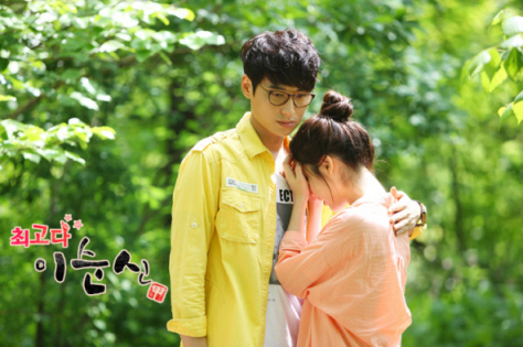 Sun-shin leans into Yeong-hoon as she bursts into tears