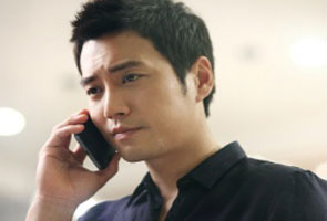 Joo Sang-wook Exudes Fiery Charisma on his First Day on Set