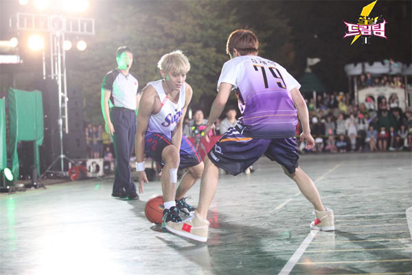 Exo's Chris Captures the Ladies with His Basketball Skills