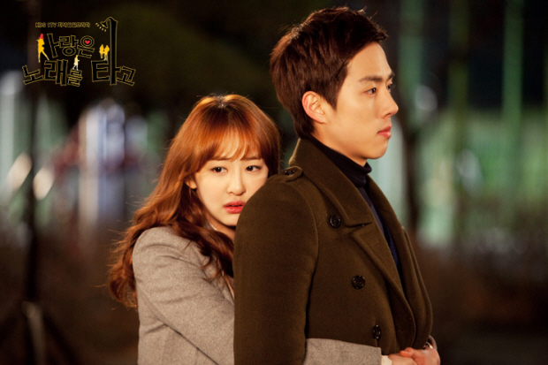 Their sweet hugging back [Melody of Love]