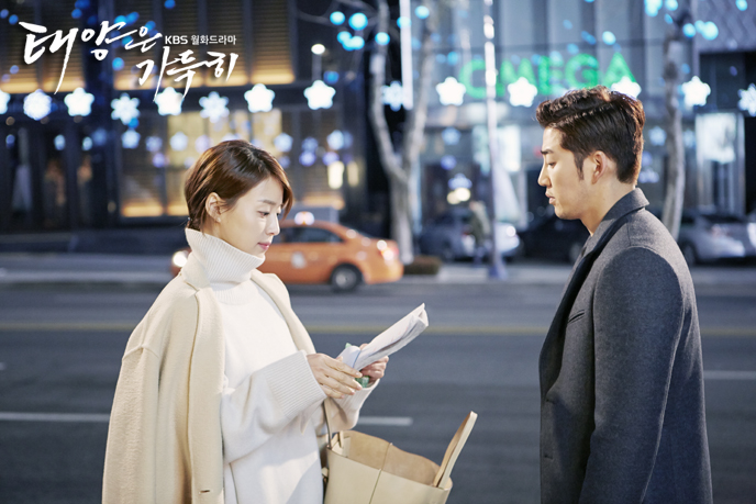 Main casts to be absorbed in reading script [Beyond the Clouds]