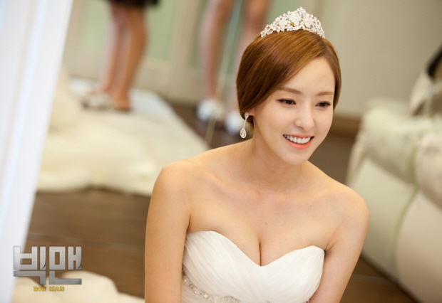 A beautiful bride-to-be, Lee Dahui [Big Man]
