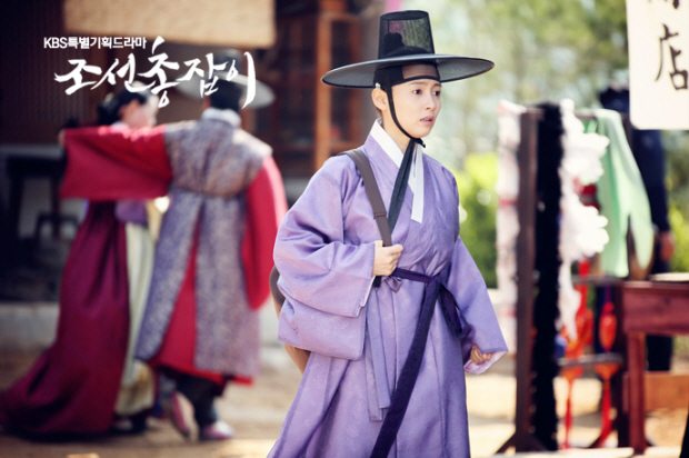 SooIn is busy finding Master OhGyeong [Gunman in Joseon]