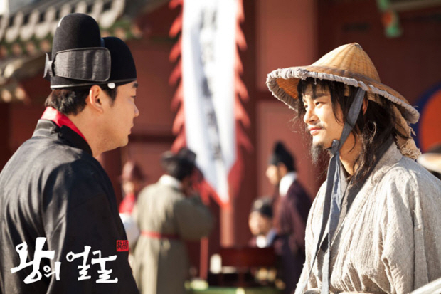 Dochi and Gwanghae encounter at the palace [The King's Face]